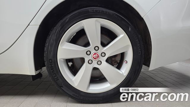 Jaguar XF 2018 — photo 7