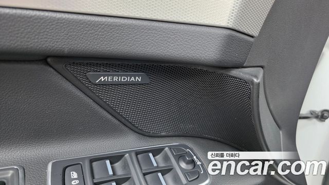 Jaguar XF 2018 — photo 33
