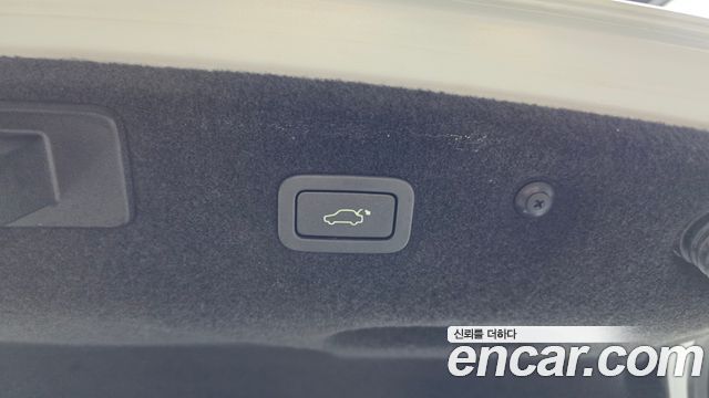 Jaguar XF 2018 — photo 34