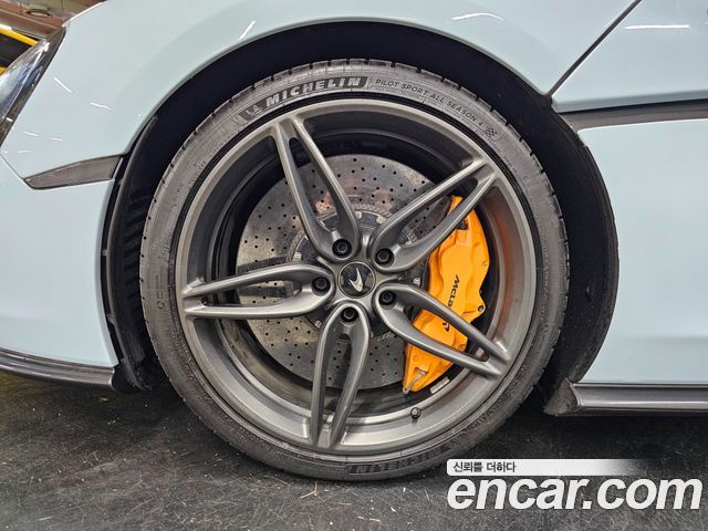 Mclaren 570S 2019 — photo 6