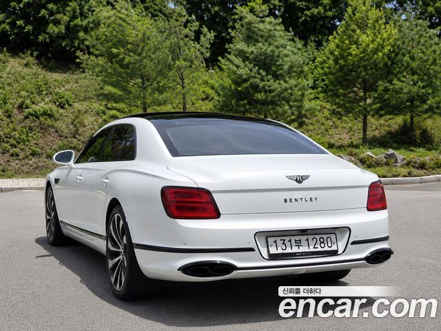 Bentley Flying Spur 2022 — photo 2