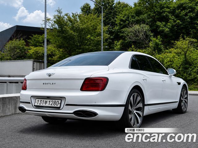 Bentley Flying Spur 2022 — photo 13