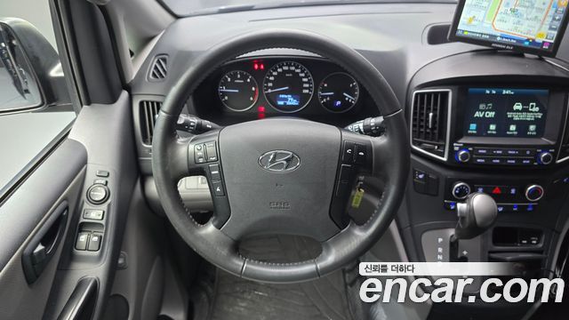 Hyundai Starex 2021 — photo 13