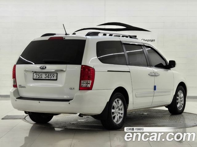 Kia Canival 2011 — photo 2