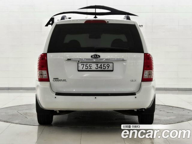 Kia Canival 2011 — photo 4