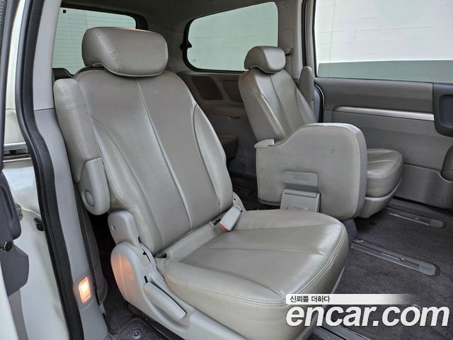 Kia Canival 2011 — photo 10