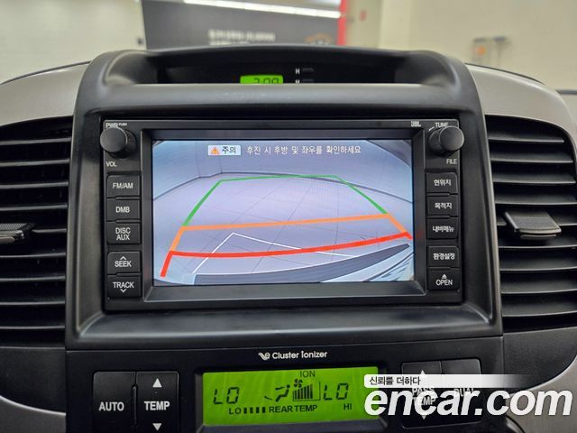 Kia Canival 2011 — photo 17