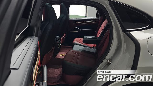 Porsche Cayenne 2025 — photo 18