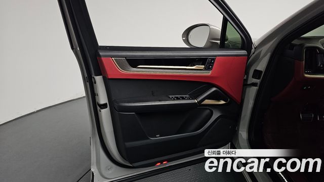 Porsche Cayenne 2025 — photo 14