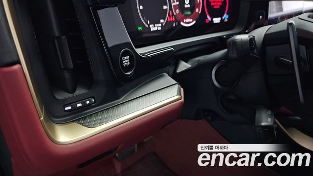 Porsche Cayenne 2025 — photo 37