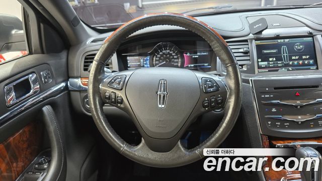 Lincoln MKS 2014 — photo 12
