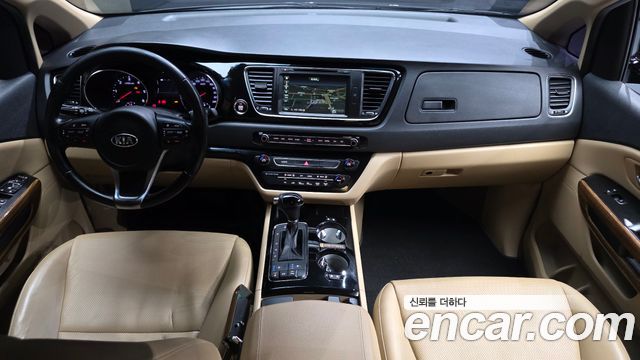 Kia Canival 2016 — photo 10