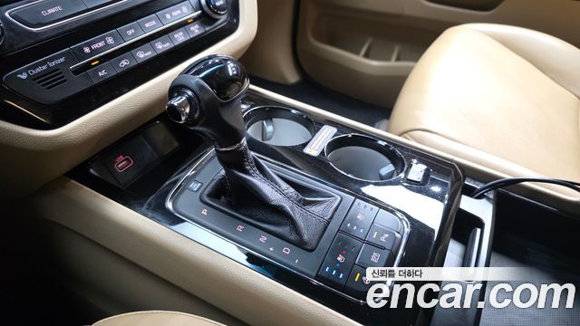 Kia Canival 2016 — photo 12