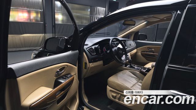 Kia Canival 2016 — photo 13