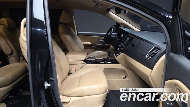 Kia Canival 2016 — photo 17