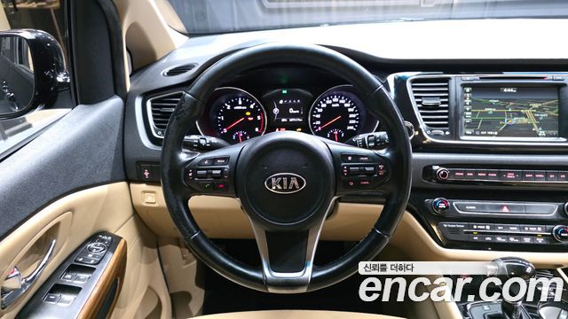 Kia Canival 2016 — photo 19