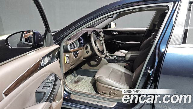 Kia K7 2019 — photo 10