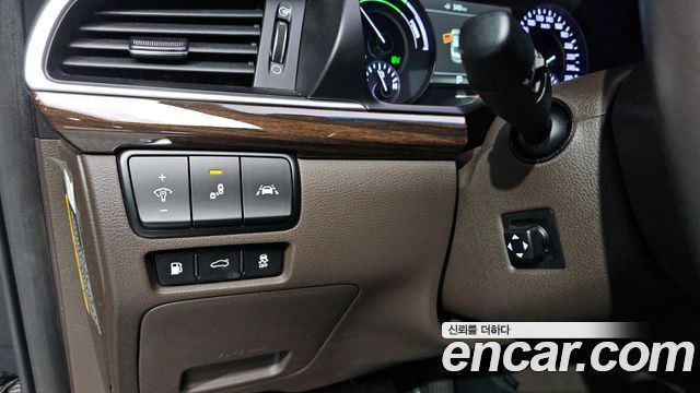 Kia K7 2019 — photo 16