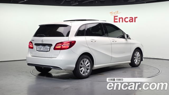 Mercedes-Benz B-Class 2016 — photo 2