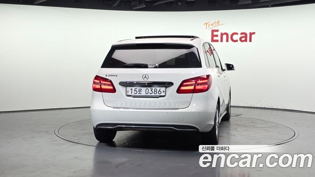 Mercedes-Benz B-Class 2016 — photo 4