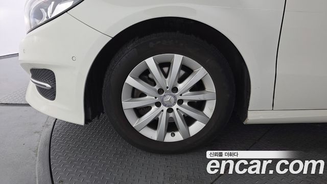 Mercedes-Benz B-Class 2016 — photo 5