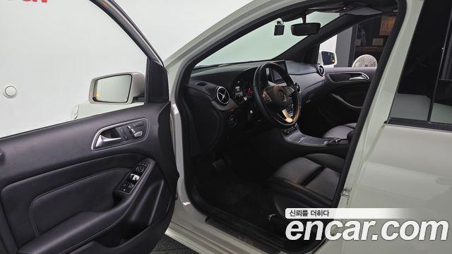 Mercedes-Benz B-Class 2016 — photo 10