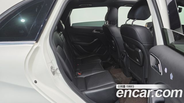 Mercedes-Benz B-Class 2016 — photo 11