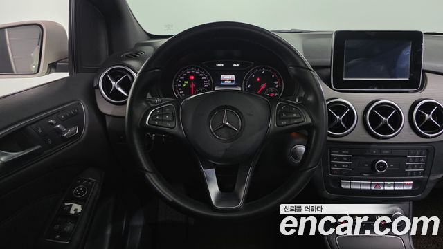 Mercedes-Benz B-Class 2016 — photo 13