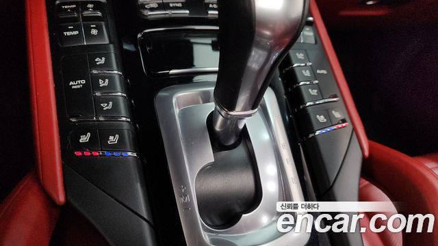 Porsche Cayenne 2017 — photo 9