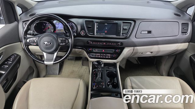 Kia Canival 2016 — photo 10