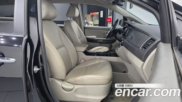 Kia Canival 2016 — photo 17