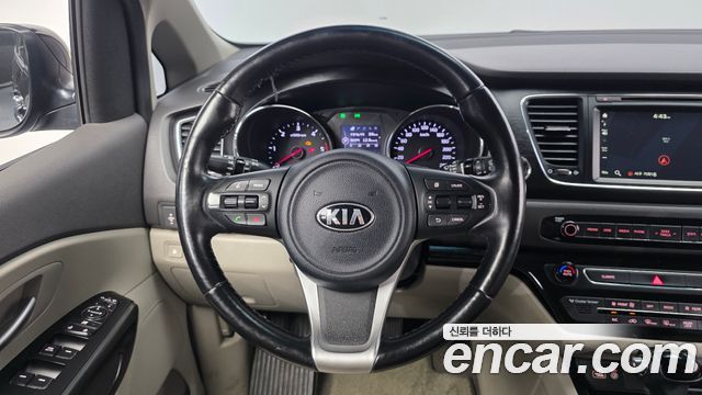 Kia Canival 2016 — photo 19