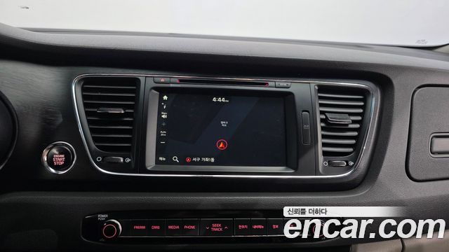 Kia Canival 2016 — photo 20