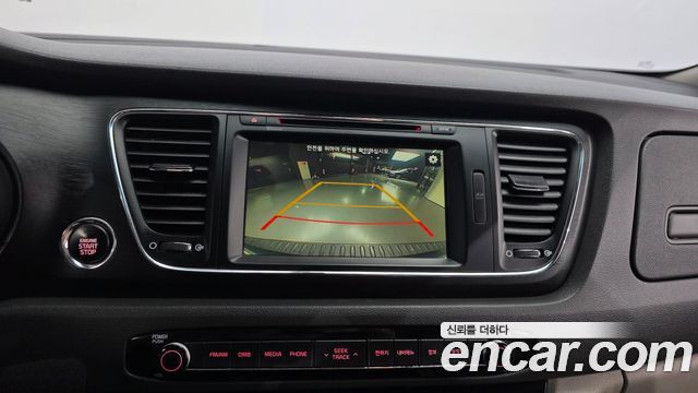 Kia Canival 2016 — photo 21