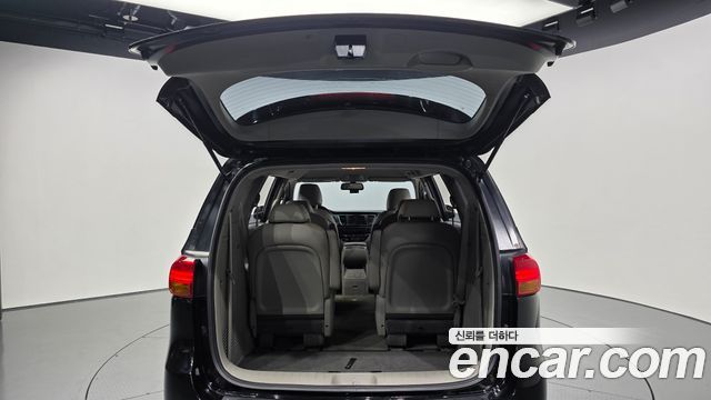Kia Canival 2016 — photo 26