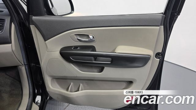 Kia Canival 2016 — photo 15
