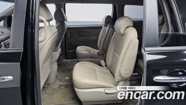 Kia Canival 2016 — photo 16
