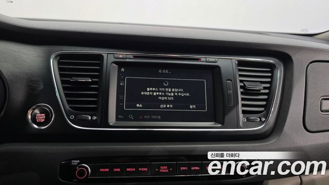 Kia Canival 2016 — photo 27