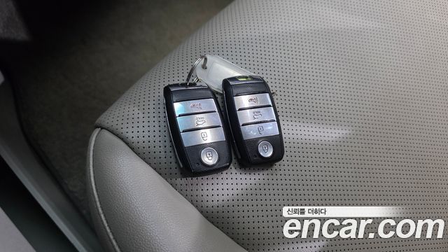 Kia Canival 2016 — photo 28