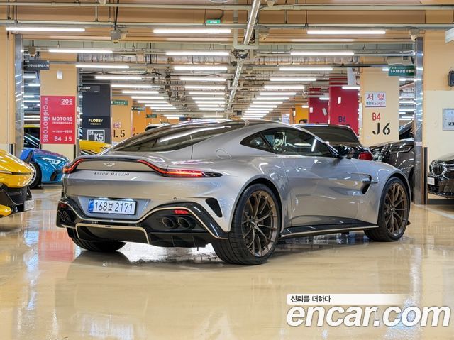 Aston Martin Vantage 2025 — photo 2