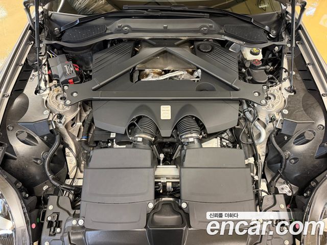 Aston Martin Vantage 2025 — photo 6