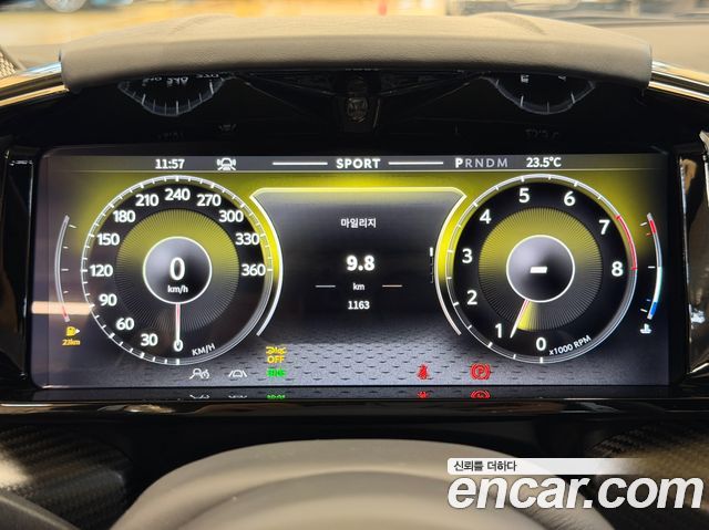 Aston Martin Vantage 2025 — photo 8