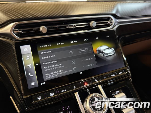 Aston Martin Vantage 2025 — photo 13