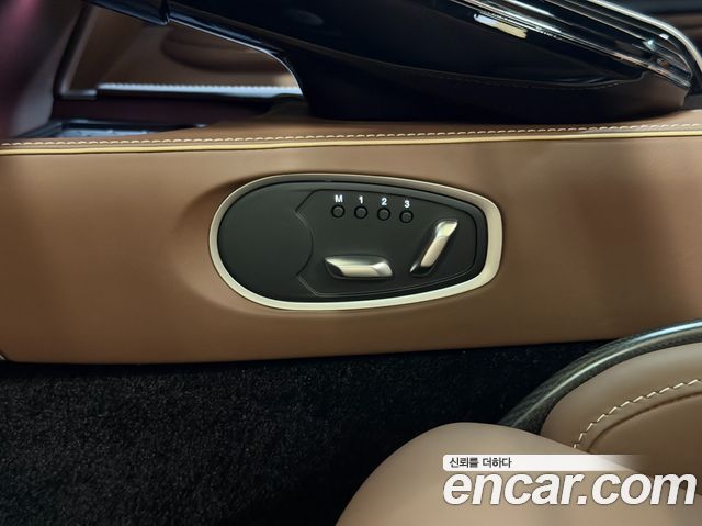 Aston Martin Vantage 2025 — photo 14