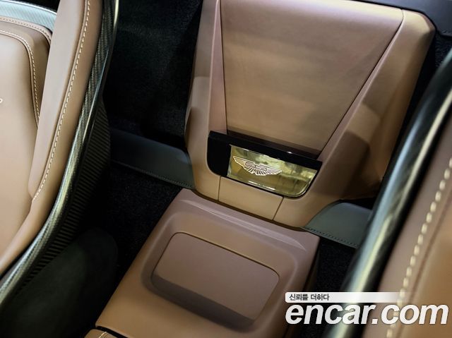 Aston Martin Vantage 2025 — photo 15