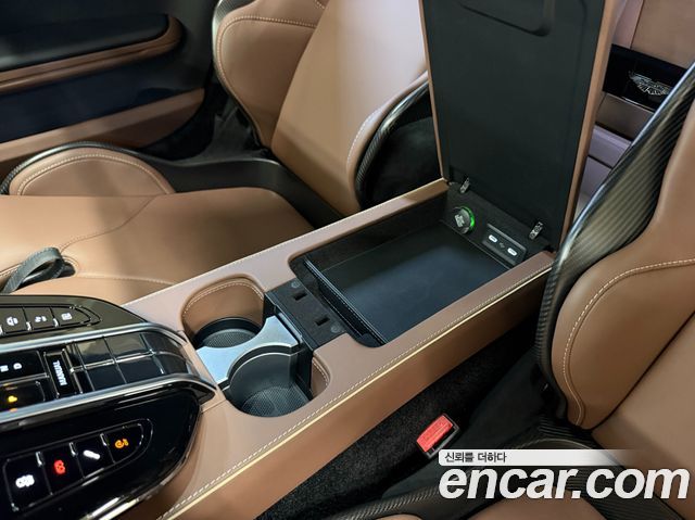 Aston Martin Vantage 2025 — photo 16