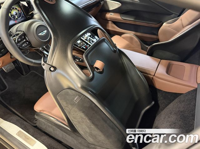 Aston Martin Vantage 2025 — photo 17