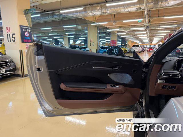 Aston Martin Vantage 2025 — photo 18