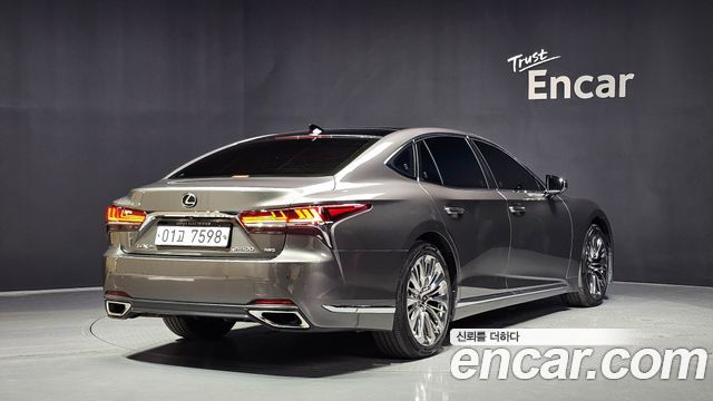Lexus LS 2019 — photo 2