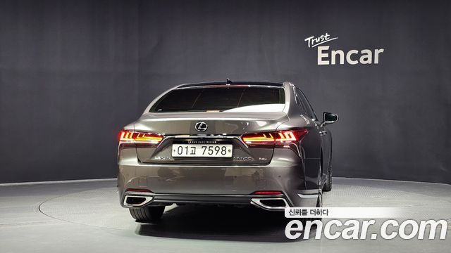 Lexus LS 2019 — photo 4